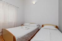 Posteľ alebo postele v izbe v ubytovaní Apartments by the sea Podaca, Makarska - 13189
