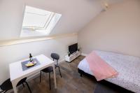 Łóżko lub łóżka w pokoju w obiekcie LD-Location Hôtel