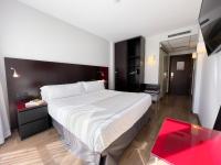 Postel nebo postele na pokoji v ubytování SM Hotel Sant Antoni