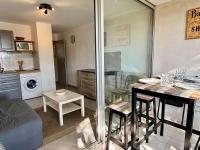Kuchnia lub aneks kuchenny w obiekcie Studio cabine à 400m de la mer avec piscines, parking privé et loggia - Argelès-sur-Mer - FR-1-225-768