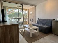 Część wypoczynkowa w obiekcie Studio cabine à 400m de la mer avec piscines, parking privé et loggia - Argelès-sur-Mer - FR-1-225-768