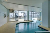 Der Swimmingpool an oder in der Nähe von Gulf Shores Condo with Balcony 2 Mi to Fort Morgan!