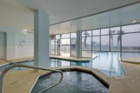 Der Swimmingpool an oder in der Nähe von Gulf Shores Condo with Balcony 2 Mi to Fort Morgan!