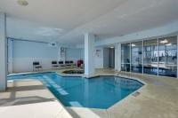 Der Swimmingpool an oder in der Nähe von Gulf Shores Condo with Balcony 2 Mi to Fort Morgan!