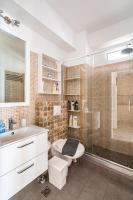 Kúpeľňa v ubytovaní Great 35 sq m Studio on 1st floor in bohemian Psyri in Athens' historic center-In Vivo Apartments