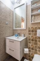 Kúpeľňa v ubytovaní Great 35 sq m Studio on 1st floor in bohemian Psyri in Athens' historic center-In Vivo Apartments