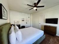 FOUND Hotel Carlton, Nob Hillにあるベッド