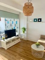 TV a/nebo společenská místnost v ubytování Life Apartments Fuentebravía