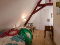 Lovely cottage in Peyzac le Moustier with Terrace tesisinde bir odada yatak veya yataklar