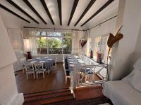 Posedenie v ubytovaní Casa única con jardín a 45 metros de la playa. BE