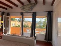 Posteľ alebo postele v izbe v ubytovaní Casa única con jardín a 45 metros de la playa. BE