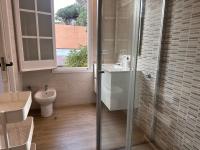 Kúpeľňa v ubytovaní Casa única con jardín a 45 metros de la playa. BE