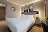 Een bed of bedden in een kamer bij Campanile Lille Est - Villeneuve D&#39;ascq
