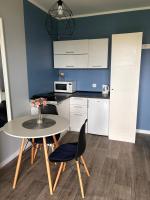 Kuchyňa alebo kuchynka v ubytovaní Resort EDEN domki, apartamenty i pokoje