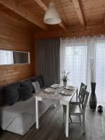 Posedenie v ubytovaní Resort EDEN domki, apartamenty i pokoje