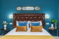 Posteľ alebo postele v izbe v ubytovaní Black Onyx Comfort Suites - Timeless Design in a Heritage Building