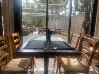 Εστιατόριο ή άλλο μέρος για φαγητό στο Auberge la Table du Curé