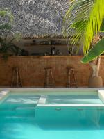 La pileta dentro o cerca de La Punta Rooms