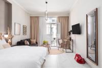 Posteľ alebo postele v izbe v ubytovaní Black Onyx Comfort Suites - Timeless Design in a Heritage Building