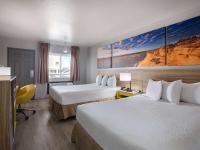 Days Inn by Wyndham Las Vegas Airport Near the Stripにあるベッド
