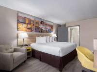 Days Inn by Wyndham Las Vegas Airport Near the Stripにあるベッド