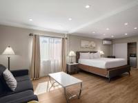 Days Inn by Wyndham Las Vegas Airport Near the Stripにあるベッド