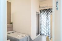 A bed or beds in a room at B&b Glamour
