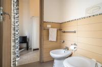 A bathroom at B&b Glamour