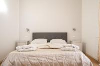 A bed or beds in a room at B&b Glamour