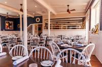 Un restaurant sau alt loc unde se poate mânca la The Sanderling