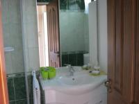 A bathroom at Kitti Apartman