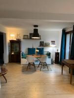 a living room with a table and a couch at Appartement spacieux et lumineux in Sélestat