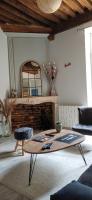 a living room with a coffee table and a fireplace at La Maison du Bonheur - Logement entier de 39 m2 in Bourg-en-Bresse