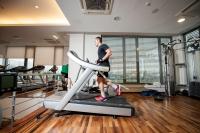 Posilňovňa alebo fitness centrum v ubytovaní Hotel Sport
