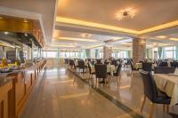 Reštaurácia alebo iné gastronomické zariadenie v ubytovaní Eurovillage Achilleas Hotel