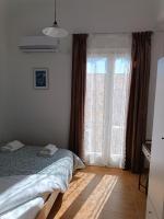 Postel nebo postele na pokoji v ubytování Belfry House Nafplio