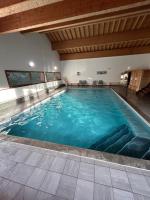Bazén v ubytovaní Appartement Orelle 3 Vallées - Spa & Piscine - Apt 112 alebo v jeho blízkosti
