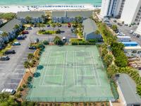 Tennis und&#47;oder Squash in der Unterkunft New Luxury Listing! August sale! oder in der Nähe