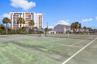 Tennis und&#47;oder Squash in der Unterkunft New Luxury Listing! August sale! oder in der Nähe