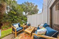 Ein Sitzbereich in der Unterkunft New Luxury Listing! August sale!