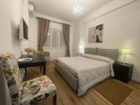 A bed or beds in a room at Dreamsrome Lux