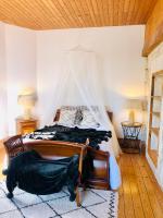 a bedroom with a bed with a wooden ceiling at Villa Einigriv in Châtelaillon-Plage