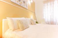 A bed or beds in a room at Montellino's Suite Oro