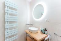 A bathroom at Montellino's Suite Oro
