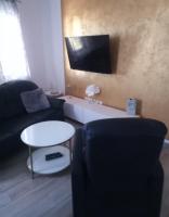 Televízia a/alebo spoločenská miestnosť v ubytovaní Apartments Lorio