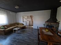 Posedenie v ubytovaní APARTMAN J&M