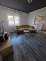 Posedenie v ubytovaní APARTMAN J&M