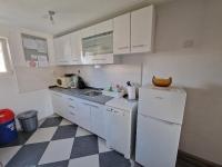 Kuchyňa alebo kuchynka v ubytovaní APARTMAN J&M
