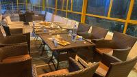 een restaurant met een tafel en stoelen met eten erop bij Shagufta Hotel Murree in Murree