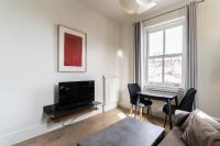 A television and/or entertainment centre at Be Mate Casa Di Bava